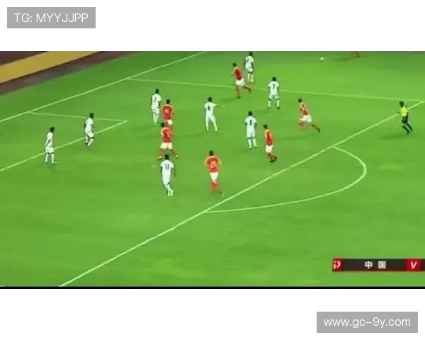 足球辣妹穿搭指南打造球场边最亮眼活力与时尚兼具的魅力造型